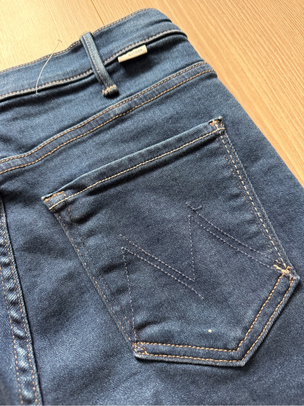MOTHER The Hustler Ankle Jeans in Coloring Outside The Lines bright indigo flare - Picture 7 of 9